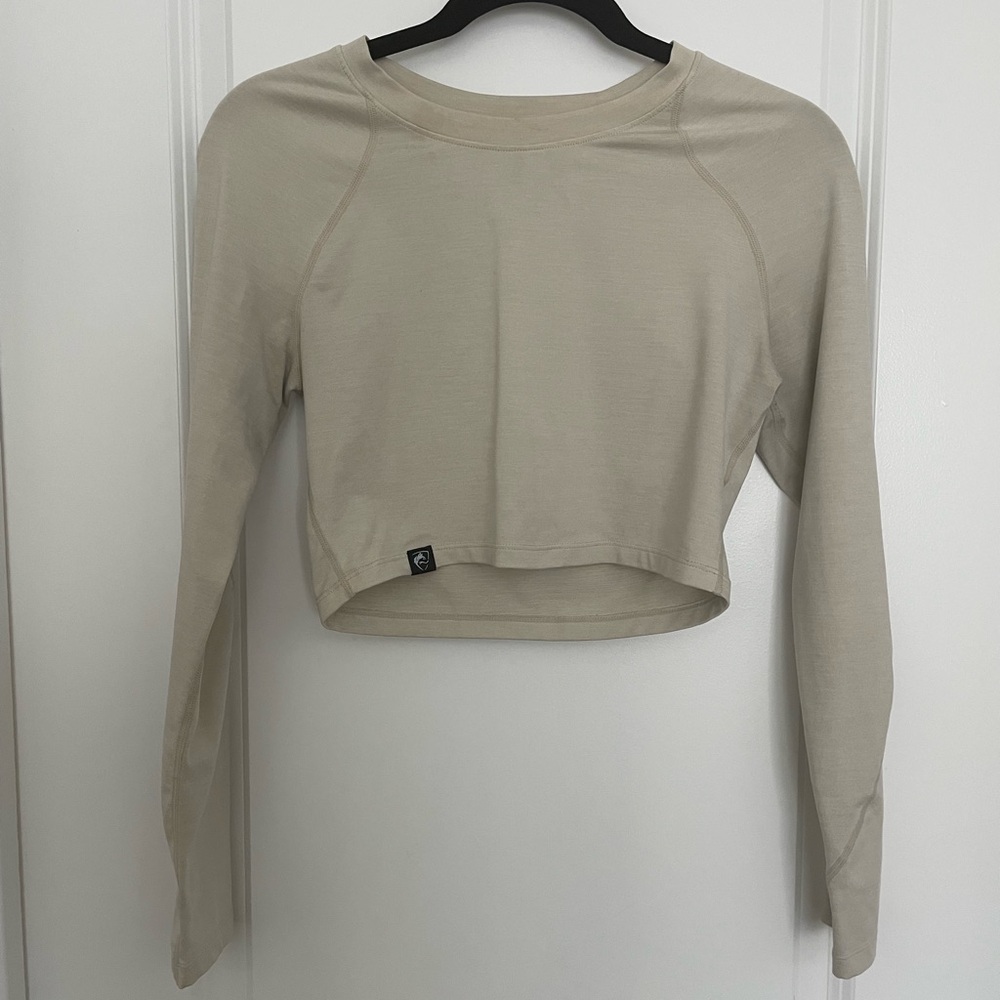 Alphalete Cream Long Sleeve Crop Top